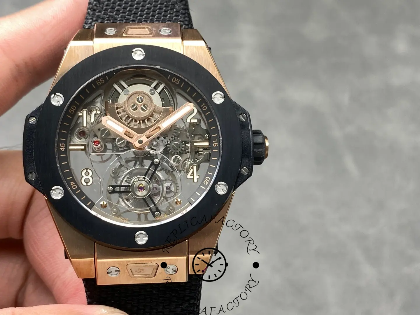 Close-up of Hublot Big Bang 414.OI.1123.RX King Gold Ceramic highlighting gears and hands.