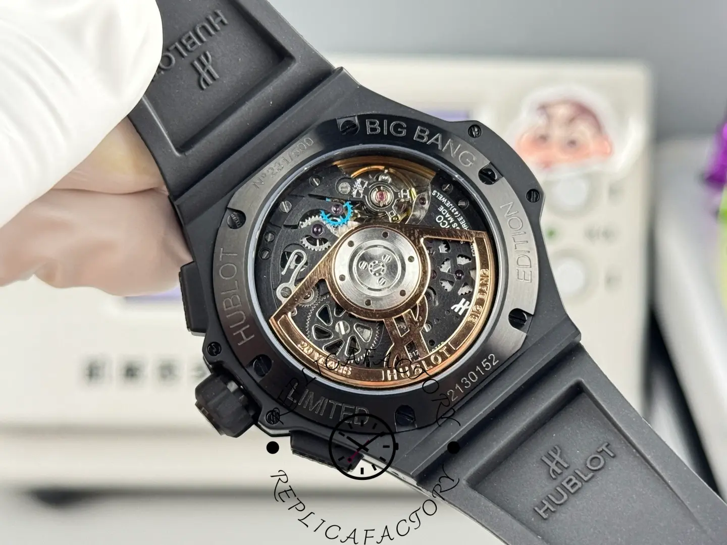 Exhibition caseback of Hublot Big Bang 431.CI.1340.RX replica showing rotor and movement.