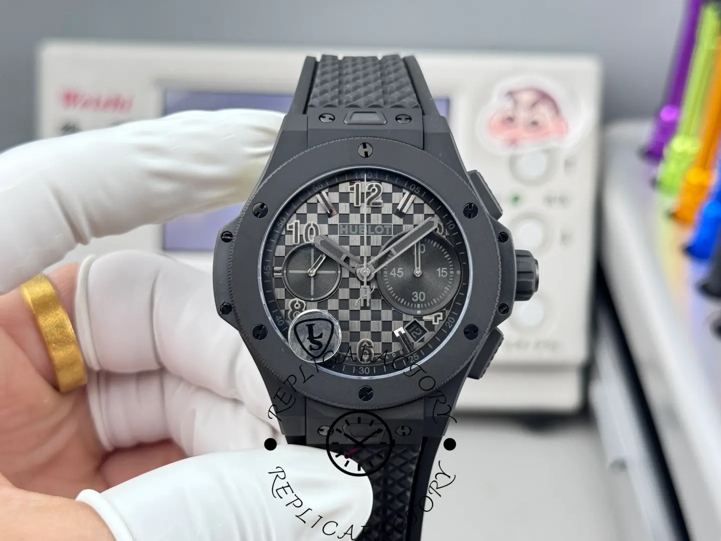 Close-up of Hublot Big Bang 431.CI.1340.RX replica dial with Arabic numerals and black ceramic bezel.