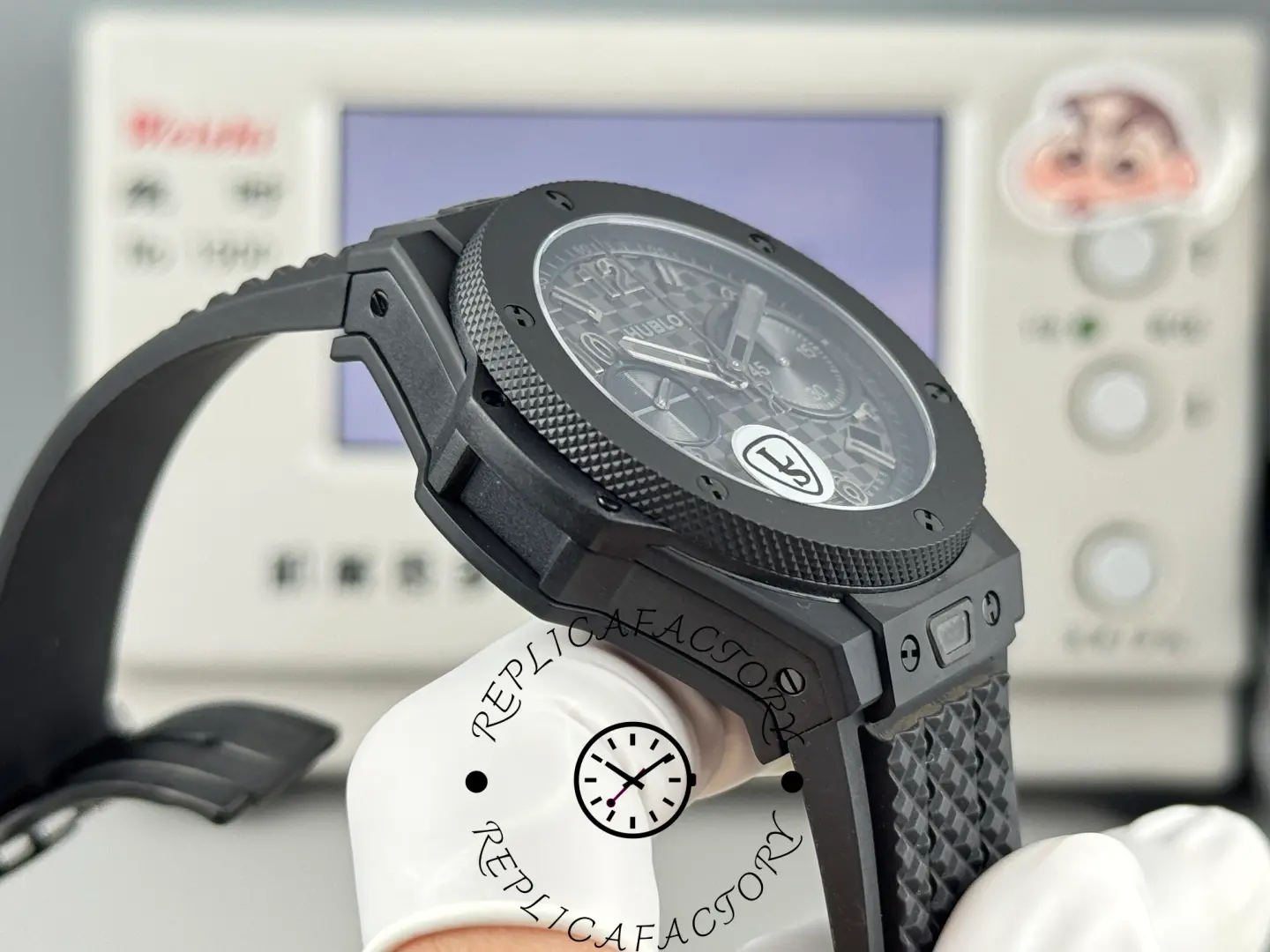 Side view of Hublot Big Bang 431.CI.1340.RX replica showing case profile and bezel grip texture.