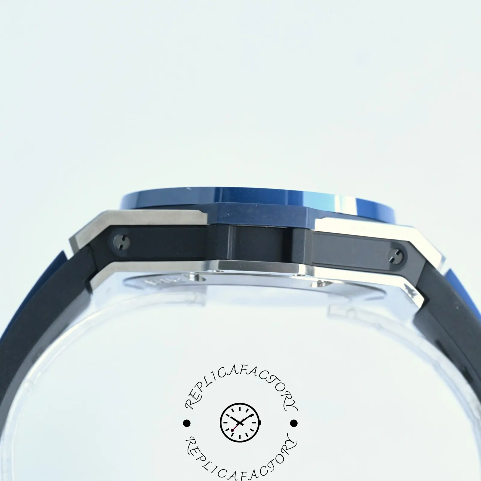 Left-side profile of the Hublot 471.NL.7112.RX showing case modules.