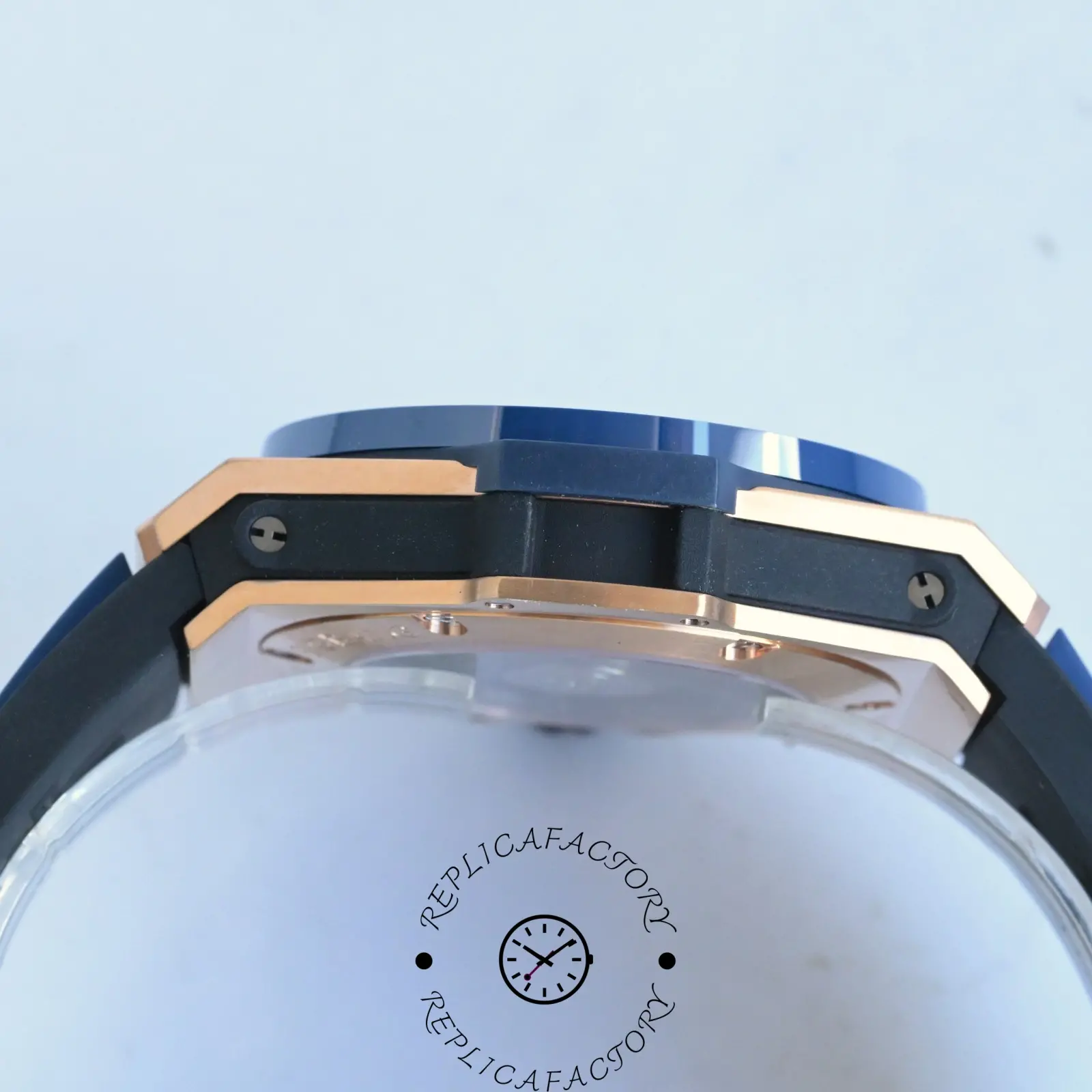 Opposite side view of Hublot 471.OL.7128.RX case and bezel alignment.