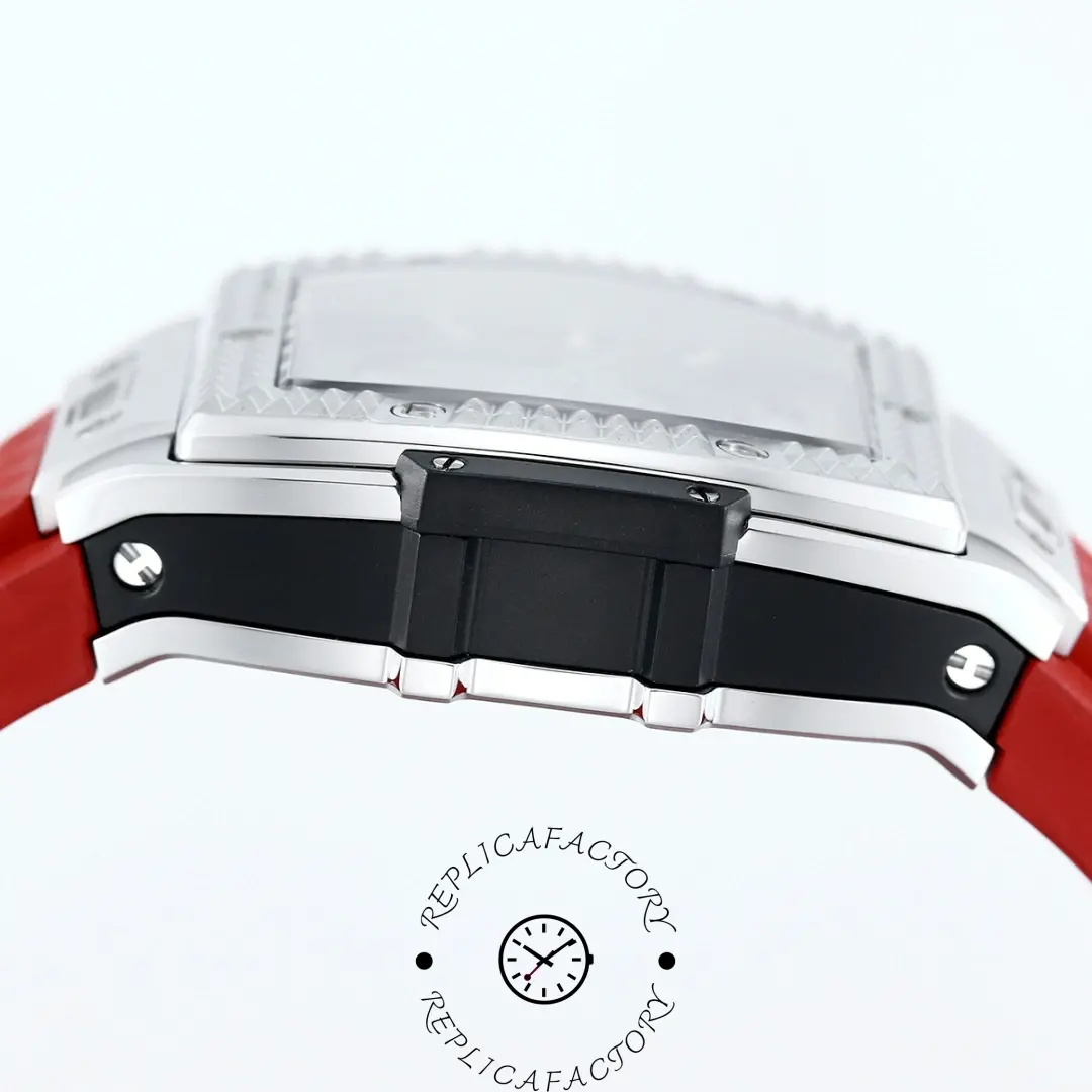 Side profile of Hublot 646.CI.0110.RX.DPM24 case structure.