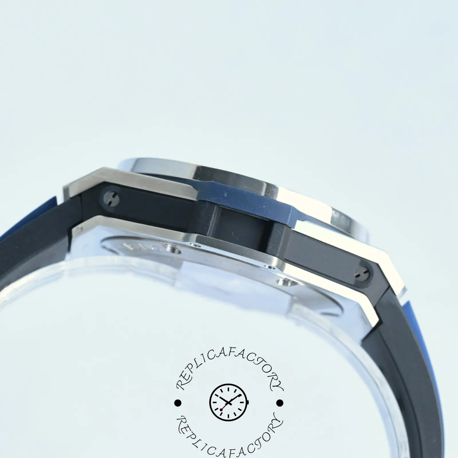 Side profile of Hublot 471.NX.7112.RX showing titanium and composite layers.