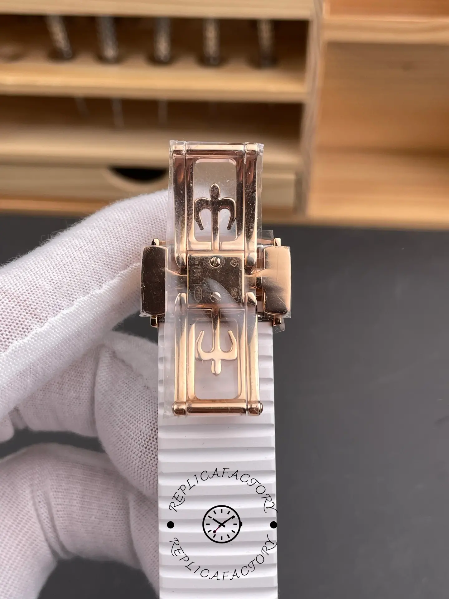 Open deployant clasp of 5261R displaying internal structure and logo.