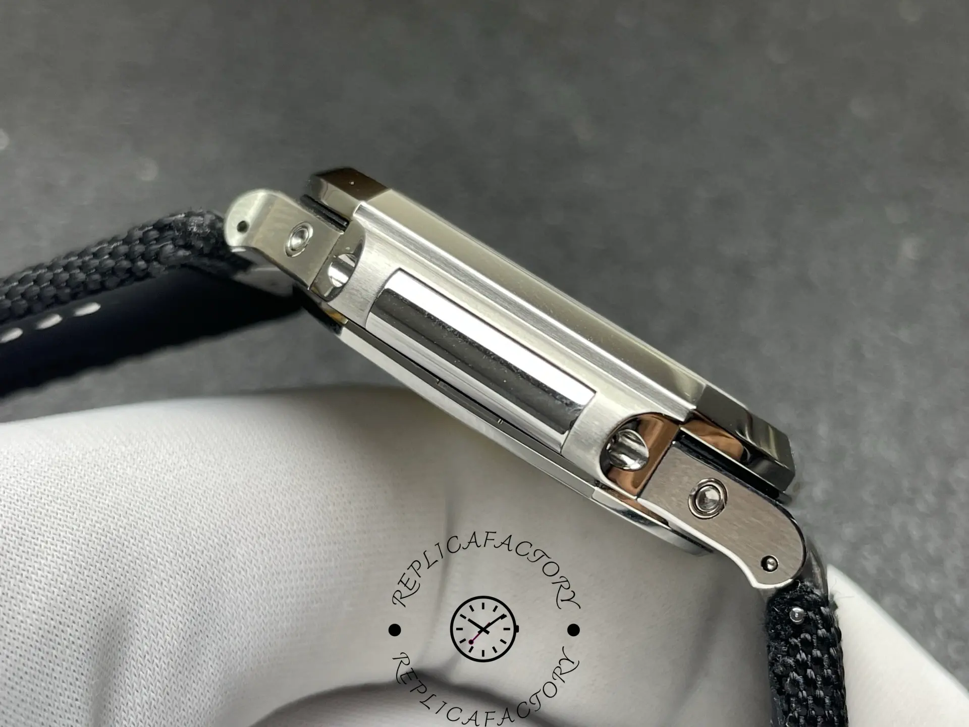 Side profile of Patek Philippe 5822P displaying case structure and lugs.
