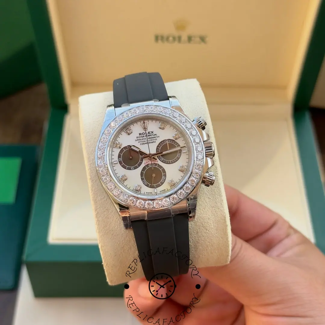 Side-angle Rolex Daytona 126589RBR showing polished case and chronograph pushers.