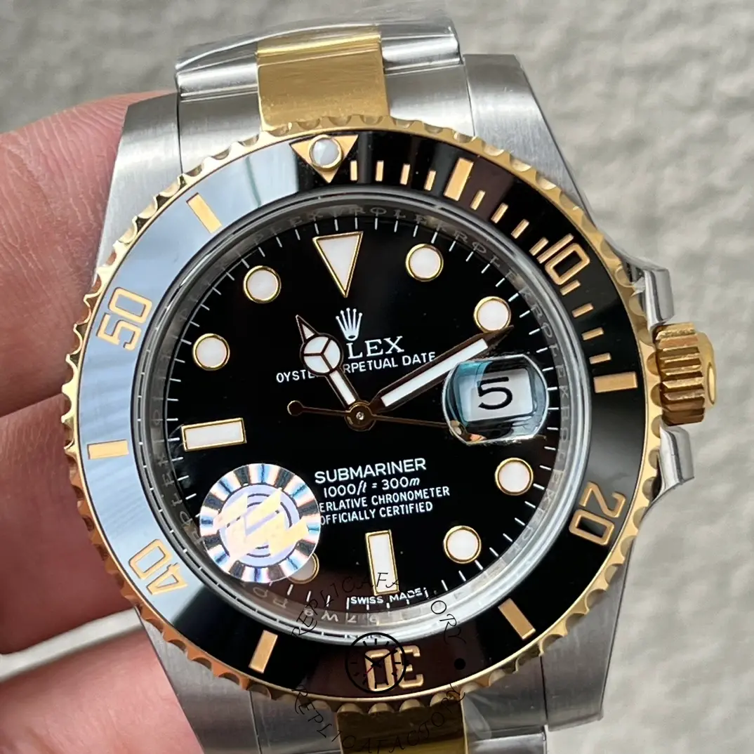 Close-up of Rolex Submariner 116613LN 1:1 clone dial and magnified date window.