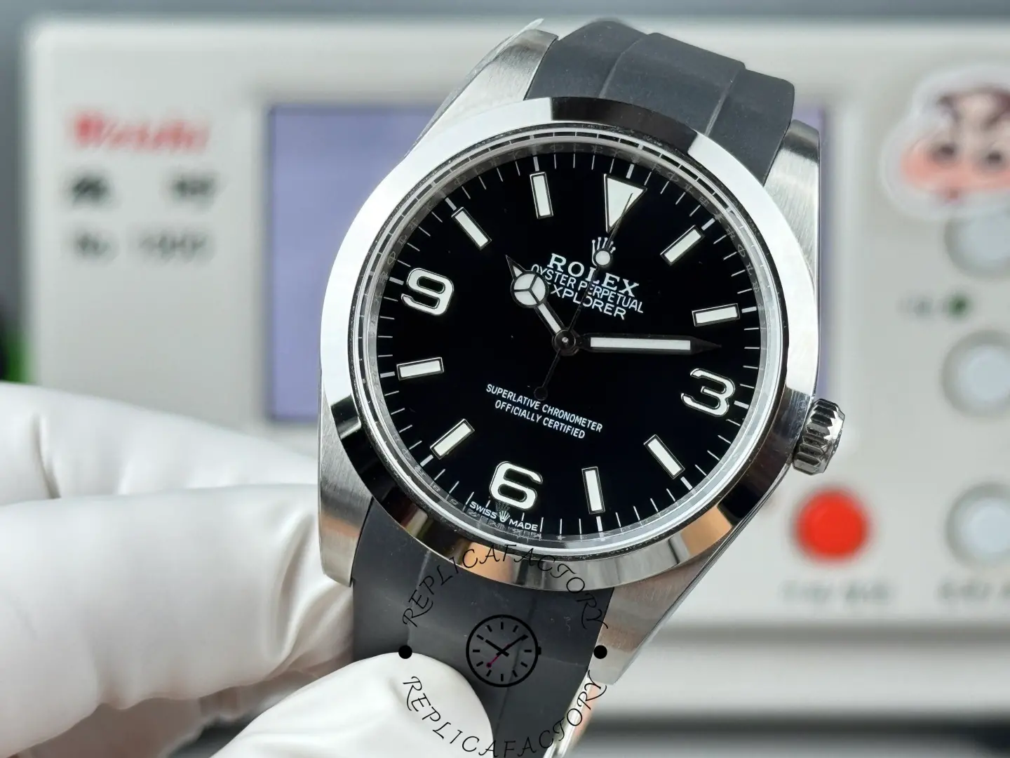 Side angle of Rolex Explorer 224270 showing case profile and rubber strap fit.