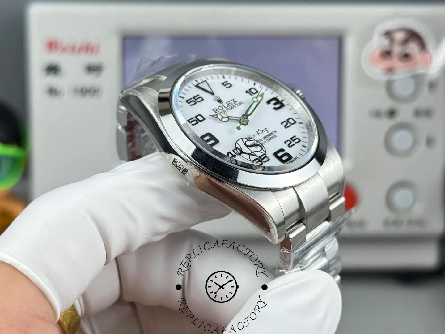 Angled side view of Rolex Air-King 126900 highlighting case curvature and bracelet fit.