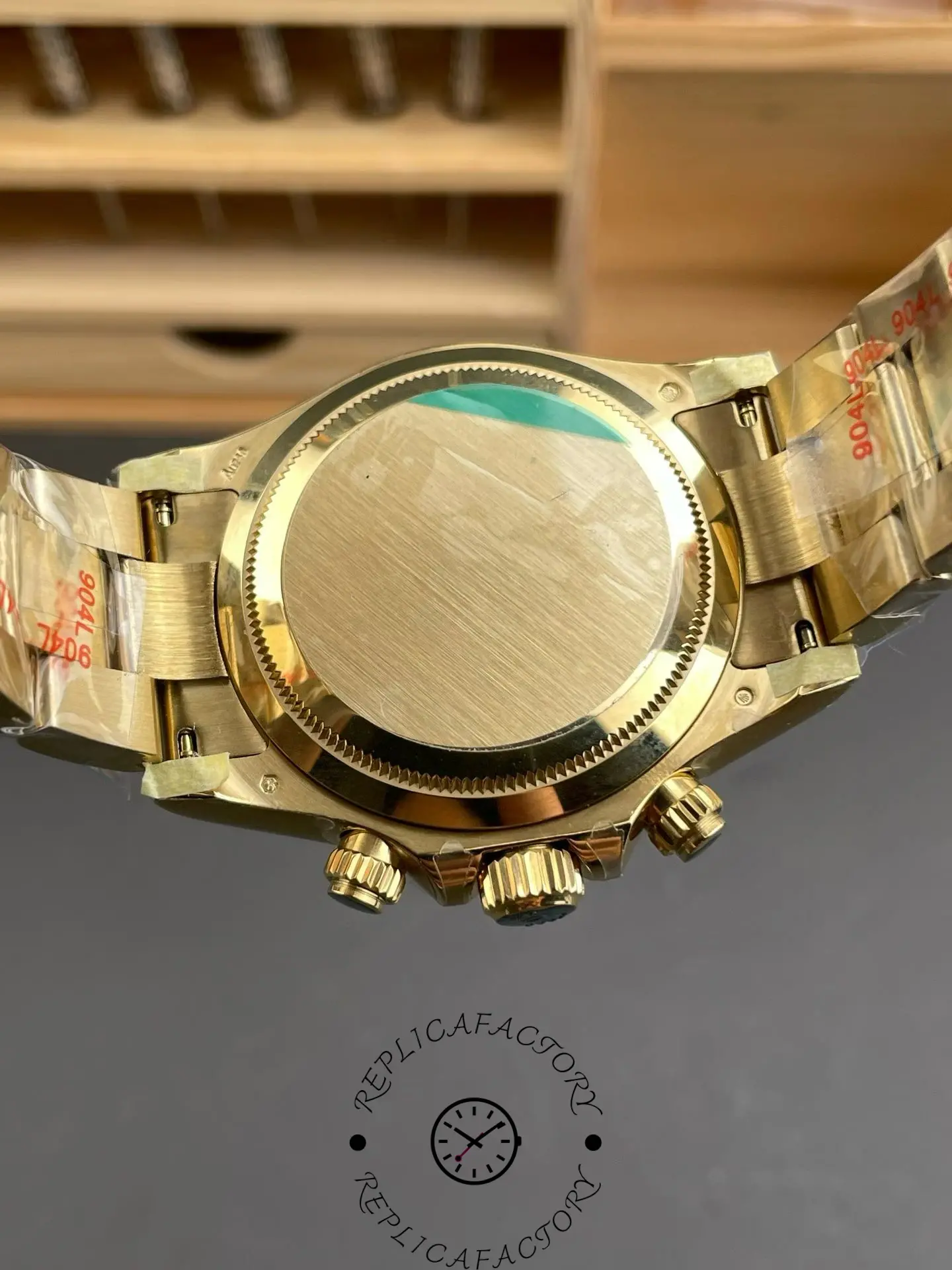 Case back view of Rolex Daytona 116508 with solid yellow gold screw-down back and Oyster bracelet.