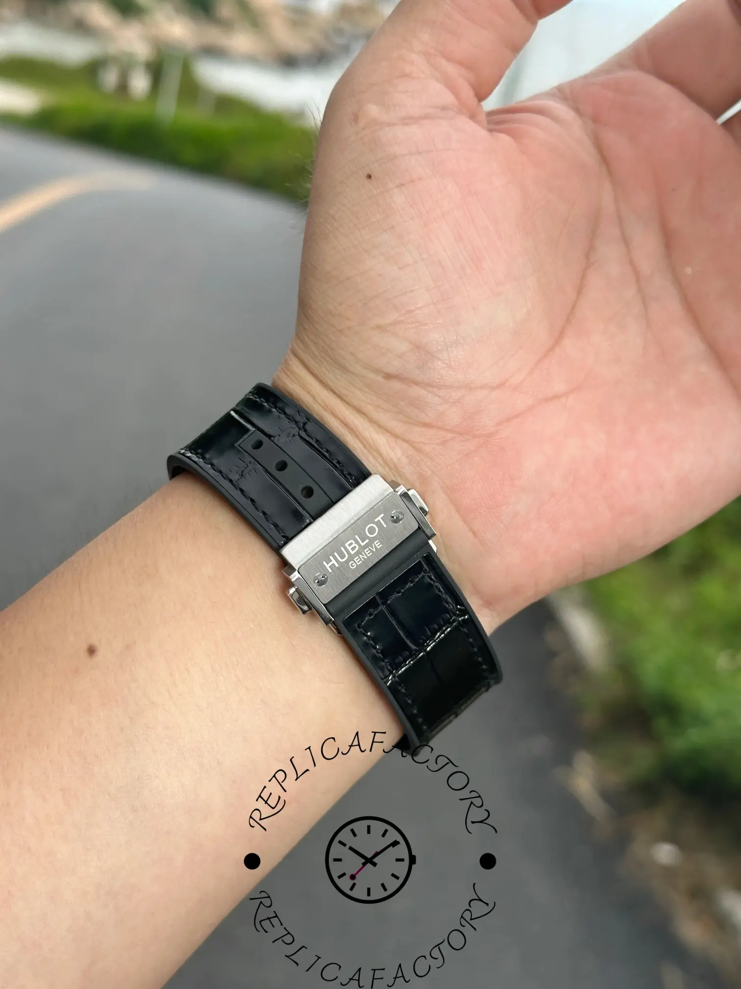 Clasp detail of Hublot Spirit of Big Bang 601.NX.0173.LR.1704 leather strap with logo engraving.