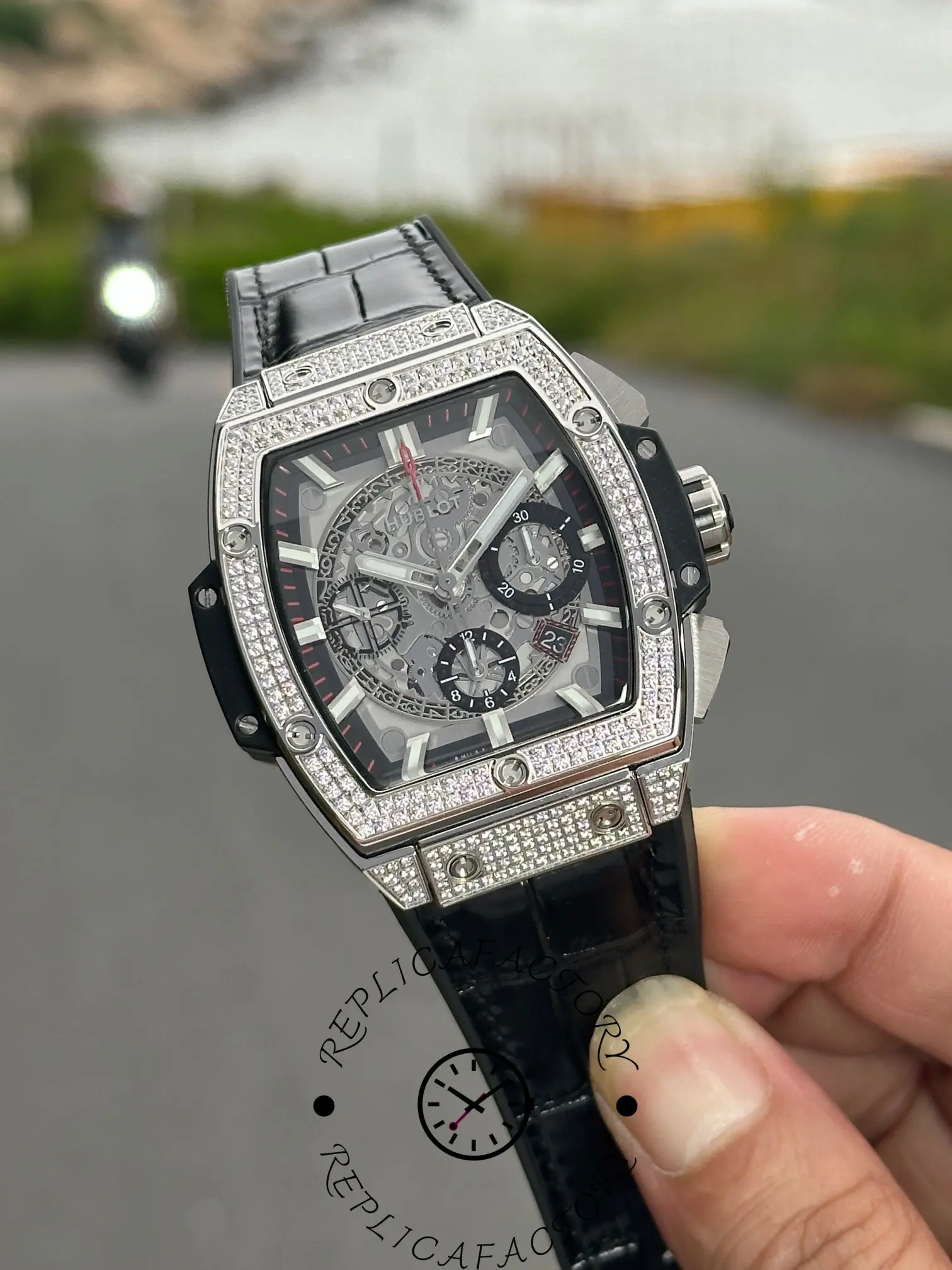 Side view of Hublot Spirit of Big Bang 601.NX.0173.LR.1704 showing crown and chronograph pushers.