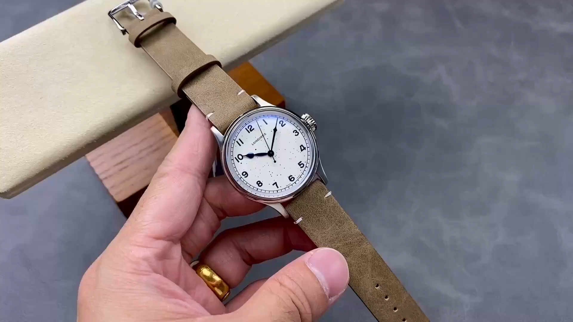 Replica Longines L2.819.4.93.2 Heritage Military White Dial Automatic Leather - Video