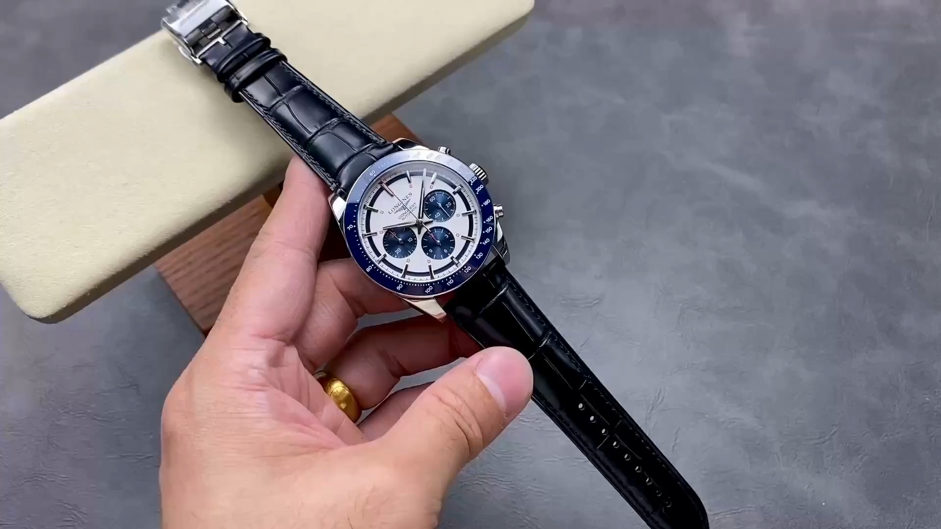 Longines L3.835.4.98.9 Conquest Leather Strap Replica Blue Bezel Chronograph - Video
