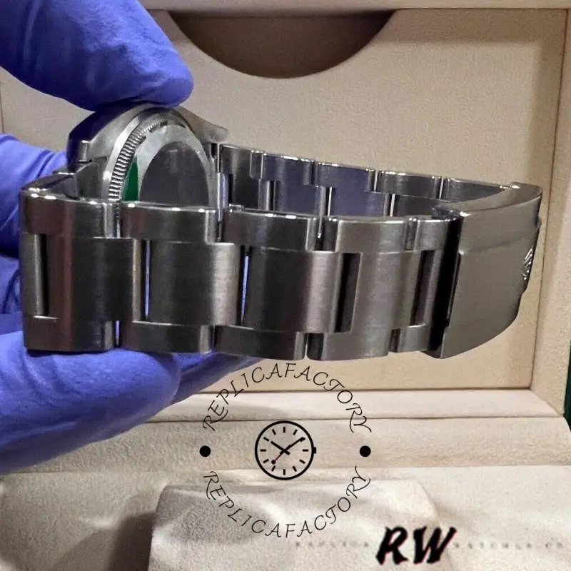 Rolex Oyster Perpetual Air-King 114200, bracelet and clasp close-up, Oyster links detail.