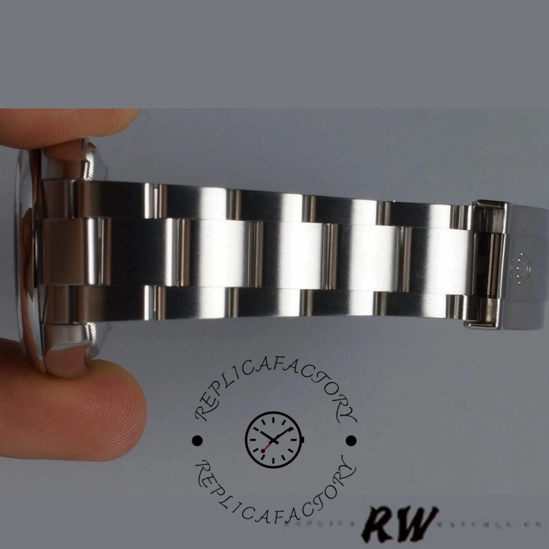 Rolex Air-King 114200, Oyster bracelet and clasp detail, brushed and polished links.