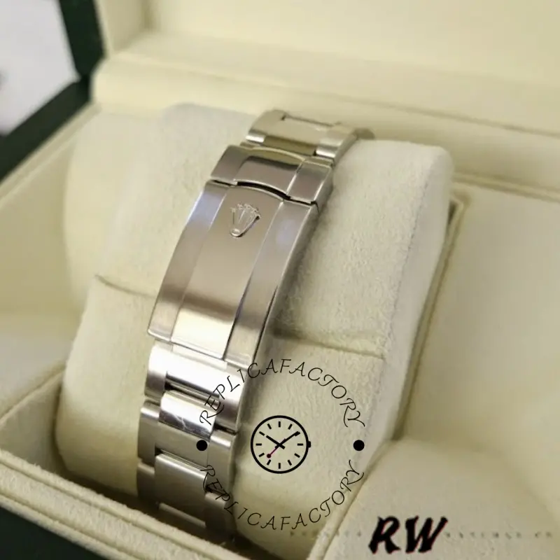 Bracelet and clasp view of Rolex Milgauss 116400, stainless steel Oyster links.