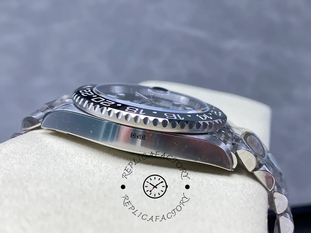 Rolex GMT-Master II M126710GRNR 0003, side profile showing case thickness and crystal edge.