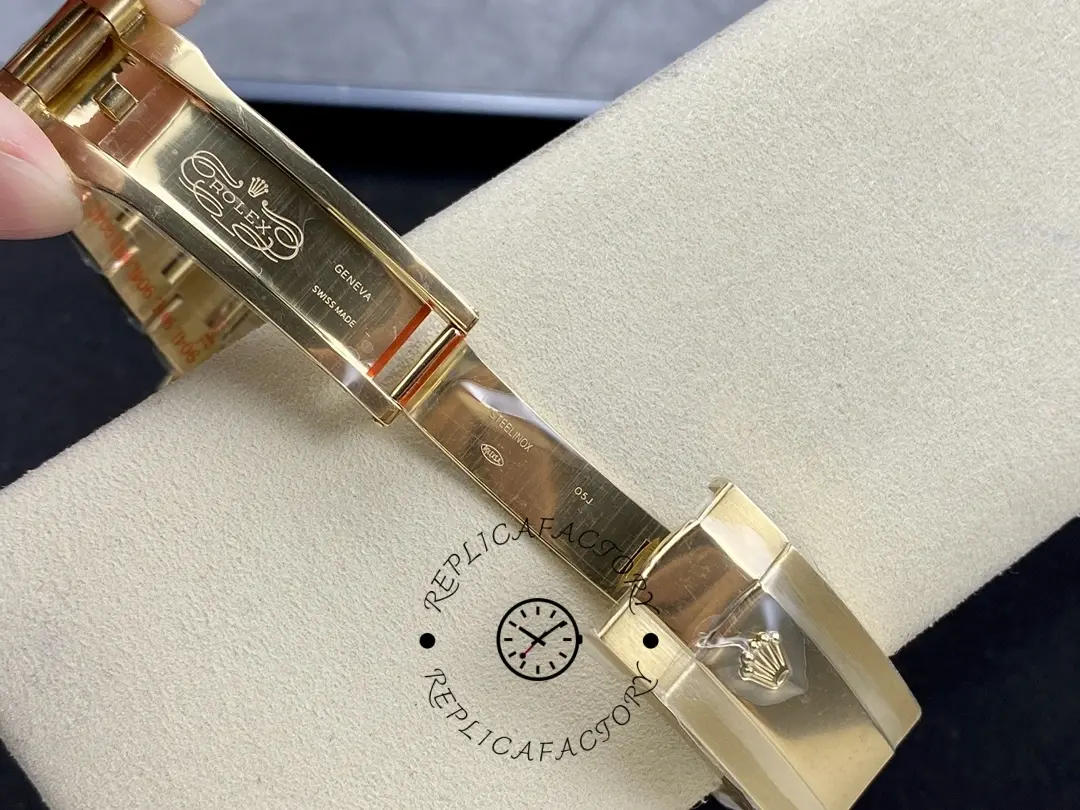 Rolex Sky-Dweller m336938-0001, bracelet links close-up showing two-tone construction.