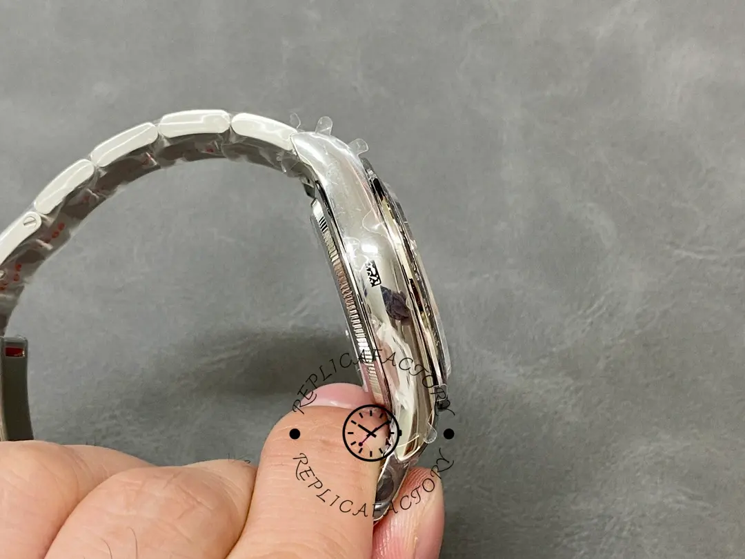 Side profile of the Rolex Daytona 126529LN 40MM showing slim curve of the case.