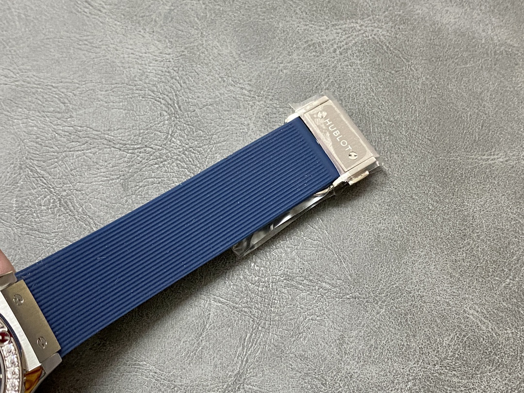 565.NX.7170.RX.1204 Hublot Classic Fusion Titanium Blue Diamonds - Image 10