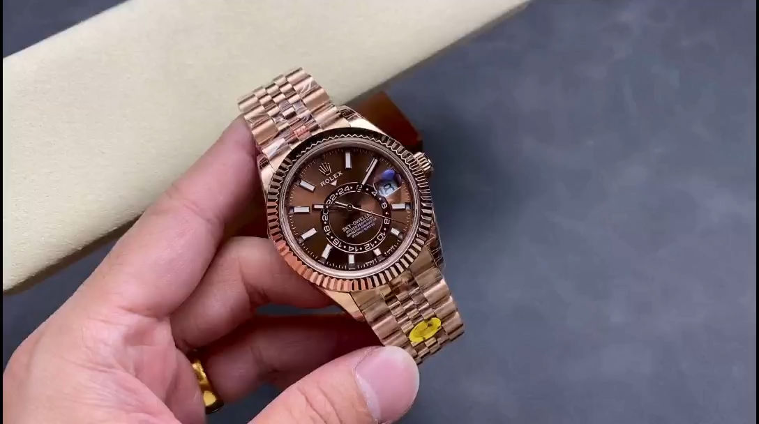 Replica Rolex Sky Dweller 42 Everose Gold Chocolate Dial m336935 0006 Men's Watch