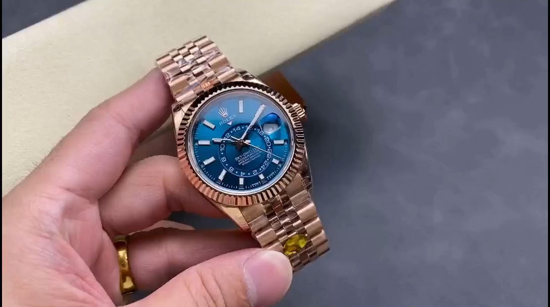 Replica Rolex Sky Dweller 42 Everose Gold Blue Green Dial m336935 0005 Men's Watch