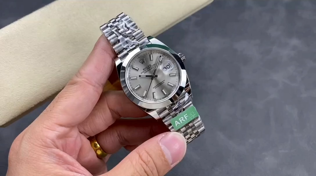 Rolex Datejust 41mm m126300 0004 Silver Stick DIal Oystersteel Case Domed Bezel