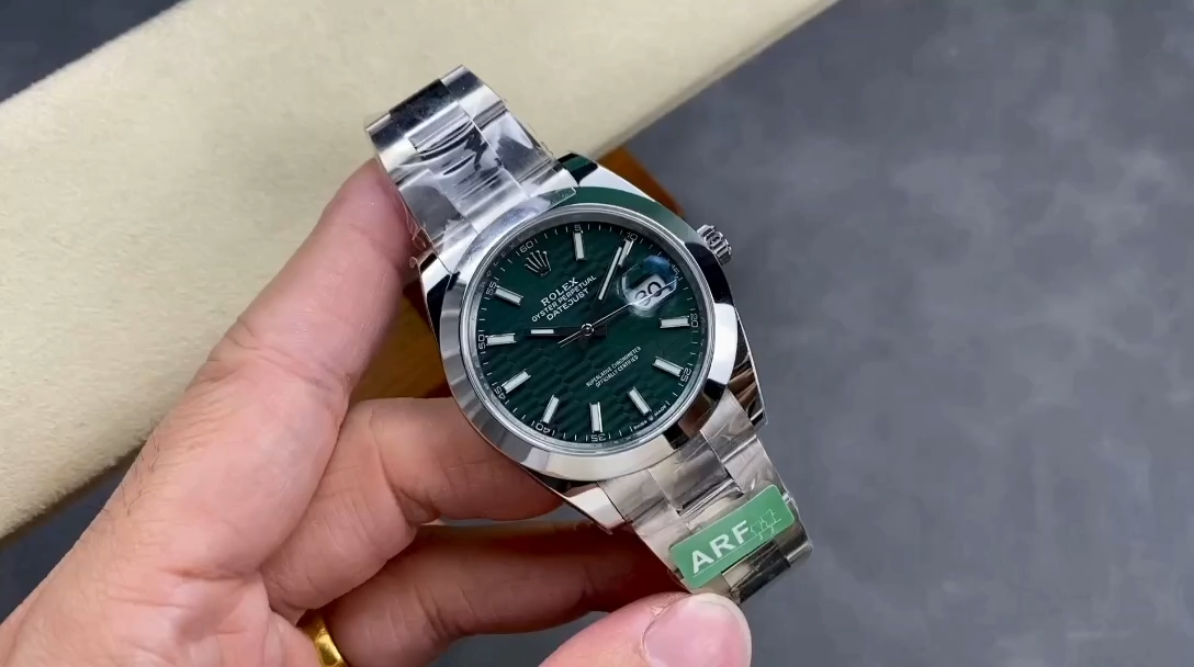 Replica Rolex Datejust 41mm Steel Oyster Bracelet Smooth Bezel 126300 0021