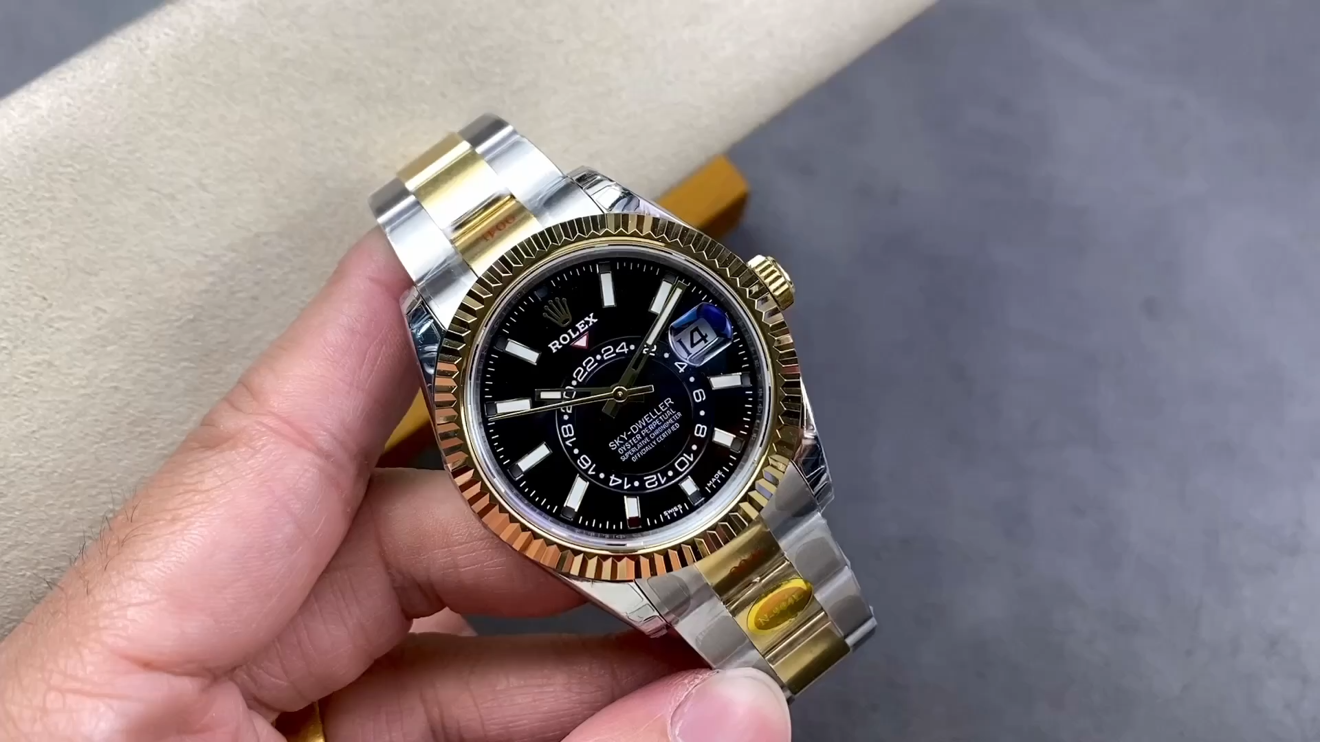 Replica Rolex Sky Dweller 42 Yellow Rolesor Black Dial Oyster M336933 0003 Men's Watch