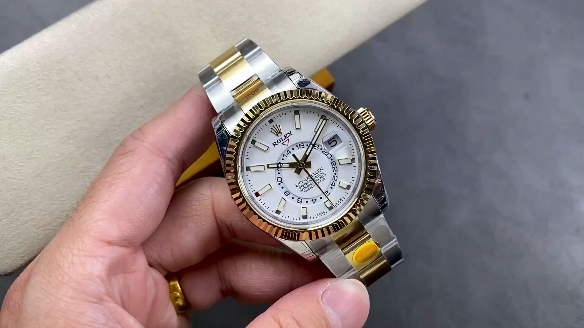 Replica Rolex Sky Dweller 42mm White Dial Stick Markers m336933 0005 Men's Watch