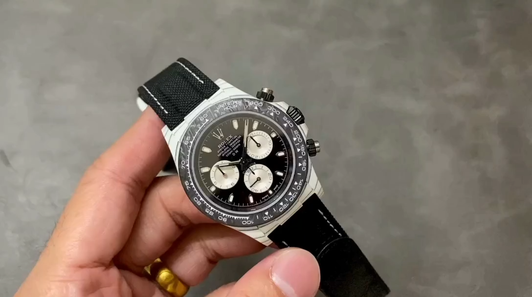 Replica Rolex Daytona Cosmograph Carbon Fiber Luminescent Coating 40mm Black Dial Men's Watch