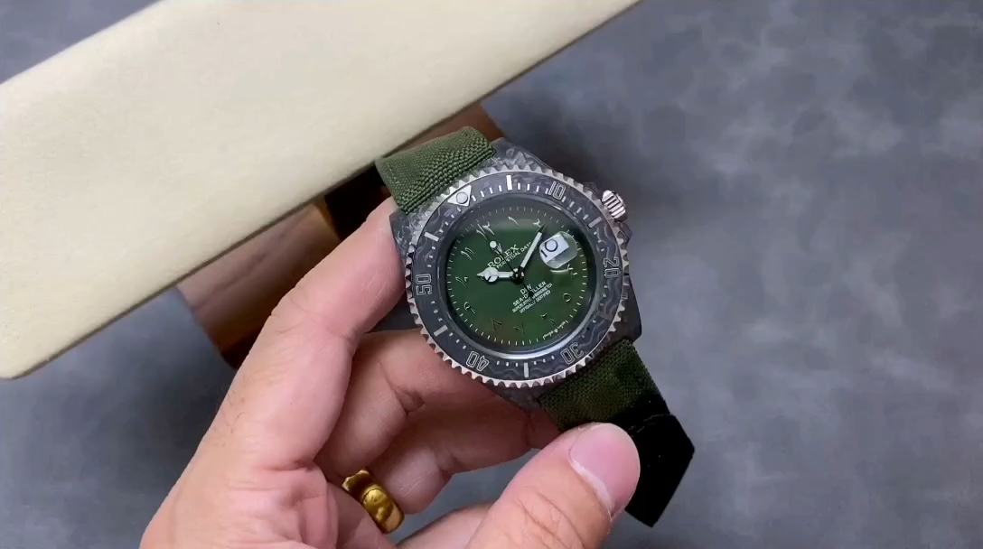 Replica Rolex Sea Dweller DiW Carbon HUNTER ARABIC 43mm Luxury Mens Watch