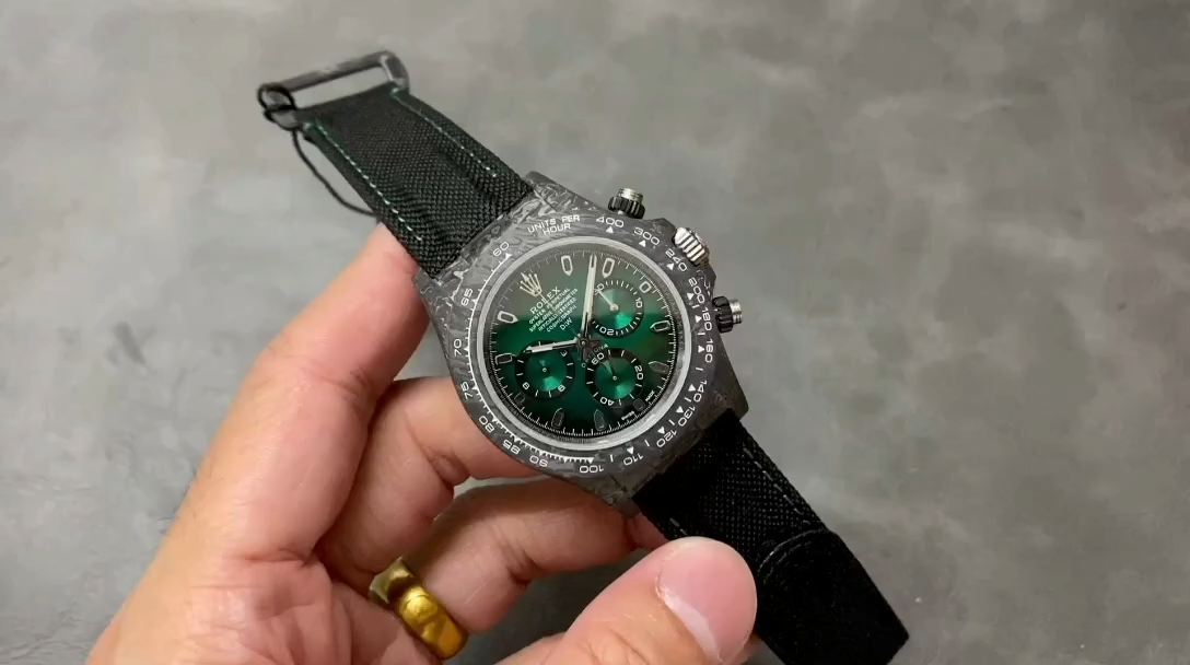 Replica Rolex Cosmograph Daytona DIW Carbon Fiber Green Dial 40mm Men's Watch