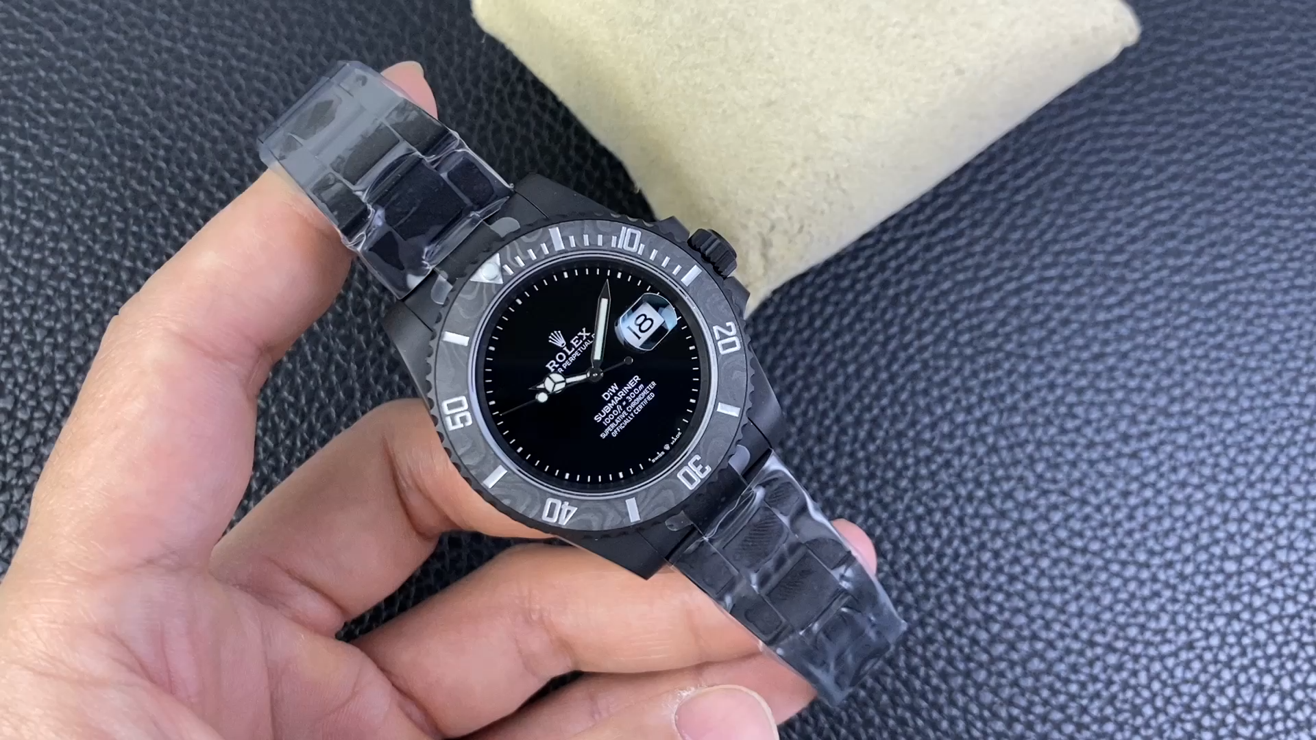 Replica Rolex Submariner DIW Edition Parakeet Carbon Fiber Bezel 116610LB Black Dial