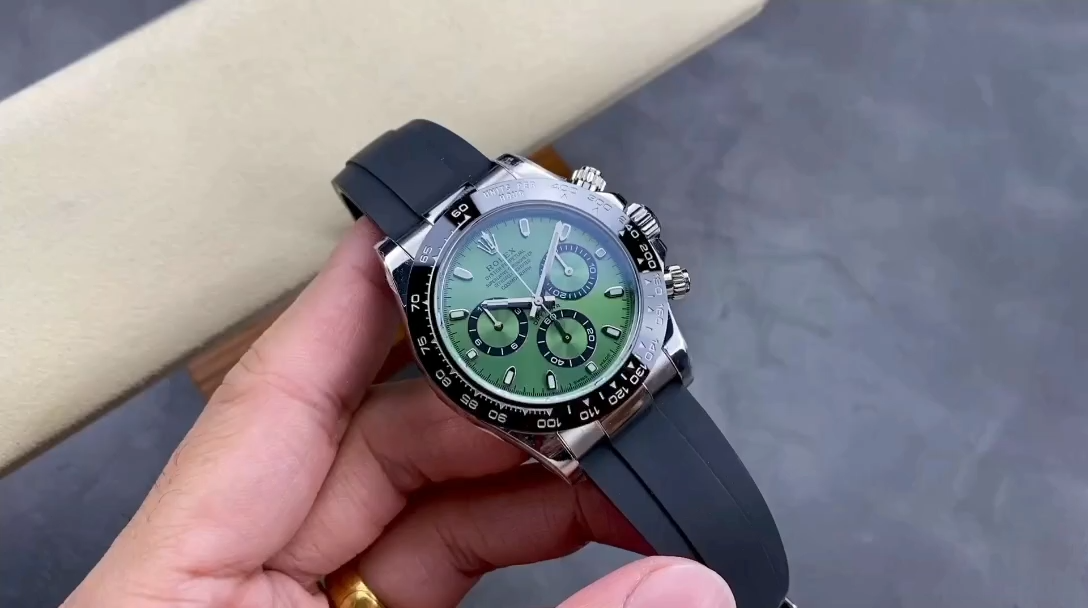 Replica Rolex Daytona Platinum Green Dial Ceramic Bezel 126506 40mm Rubber Strap